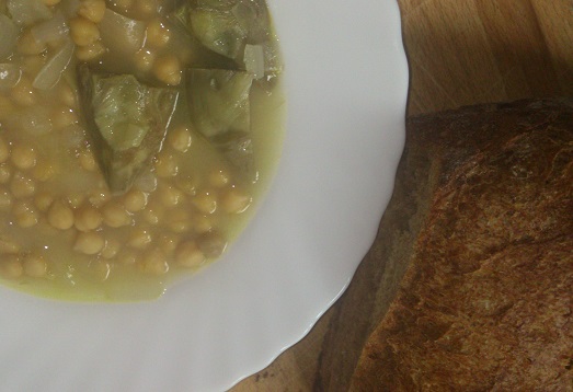 Alcachofas con garbanzos y san jacobos con varios jamones