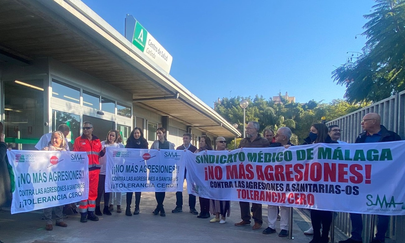 Protesta contra las agresiones a médicos en Málaga