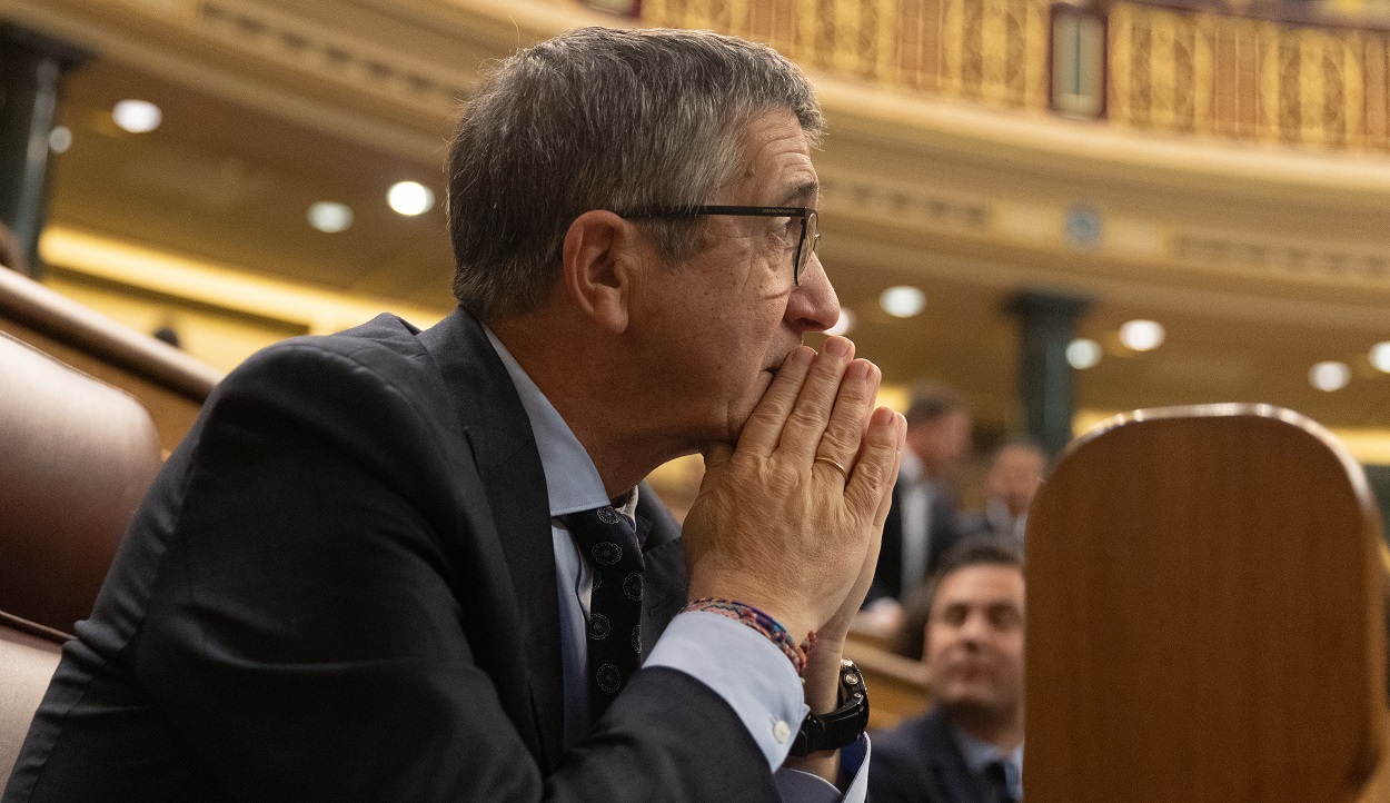 El portavoz del PSOE en el Congreso, Patxi López, durante una sesión plenaria en la Cámara Baja. EP