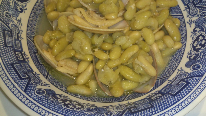 Verdinas con almejas y costillas de cerdo