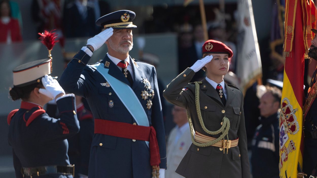 La Princesa de Asturias, Leonor y el Rey Felipe VI durante el desfile del 12 de octubre. EP.