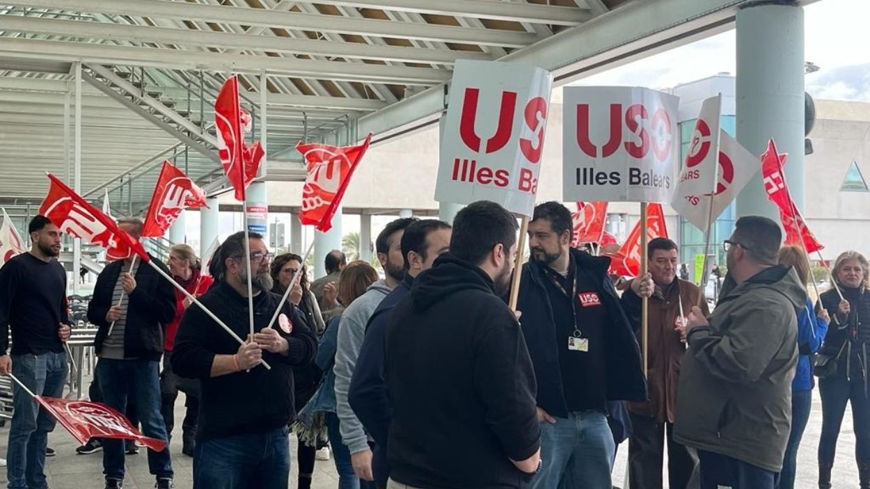 Concentración en el aeropuerto de Palma para exigir a Iberia la creación de su propio autohandling. EP