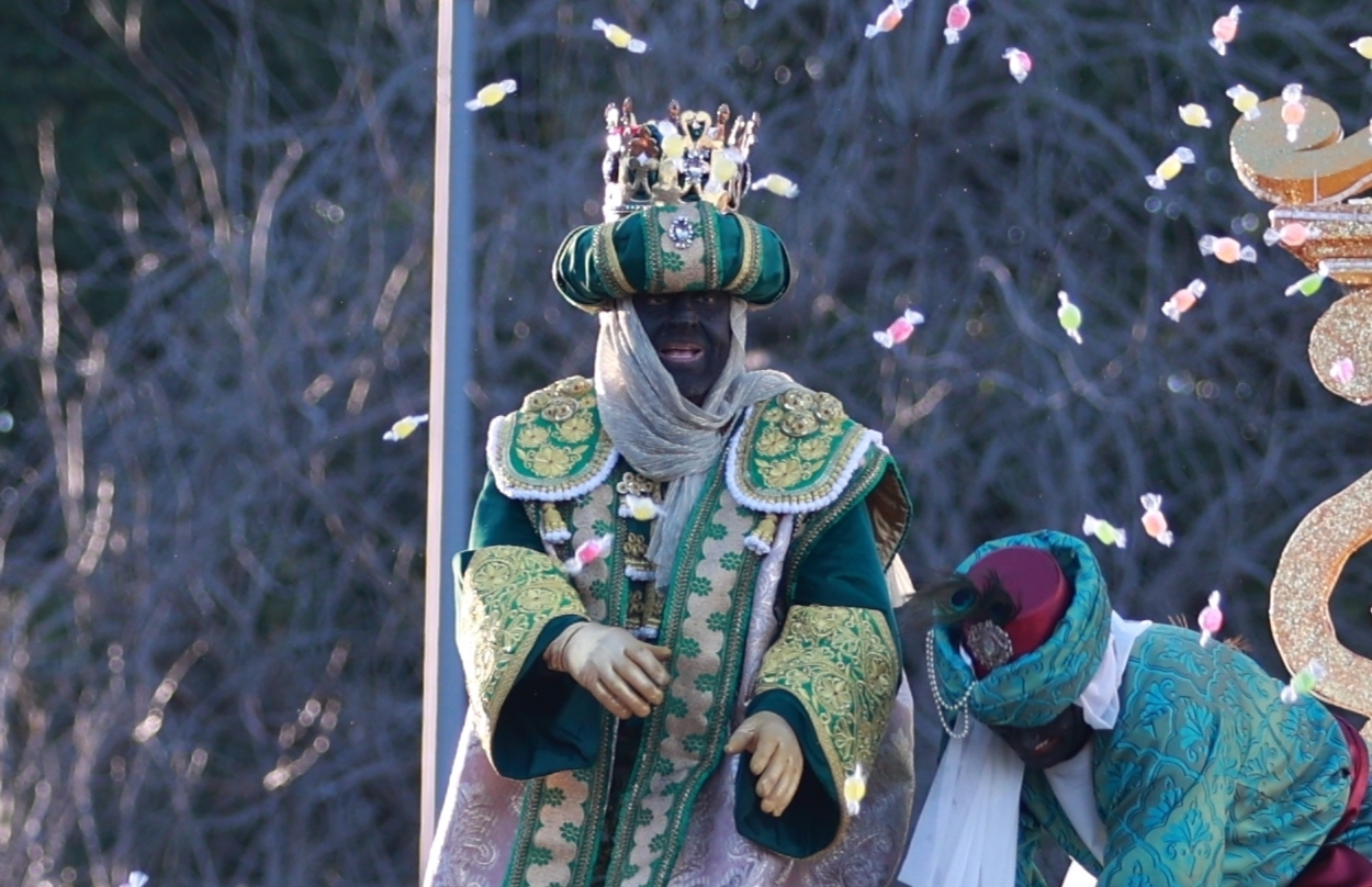 El Rey Baltasar durante la cabalgata de Sevilla de 2024. ROCÍO RUIZ/EP