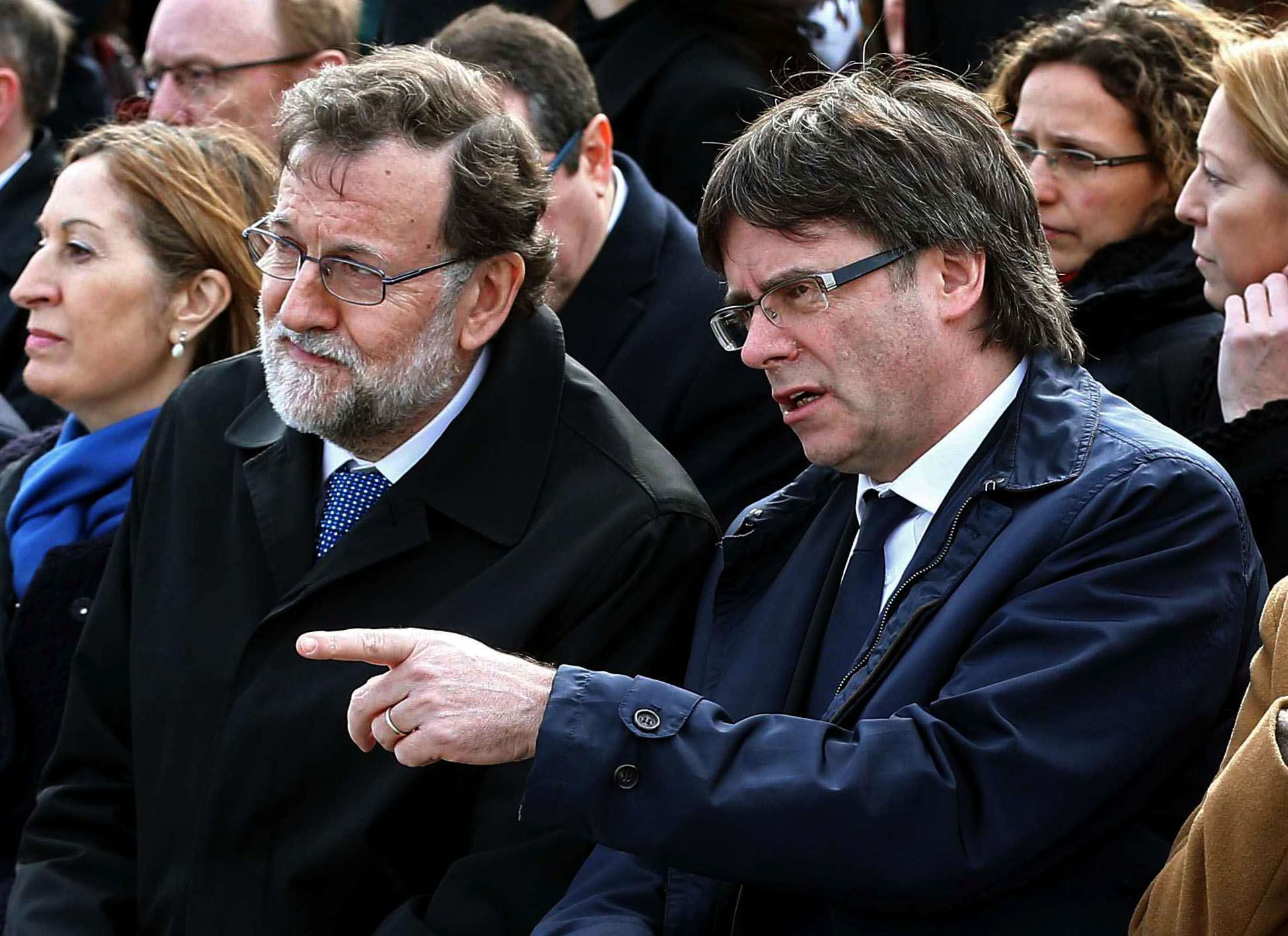 El presidente del Gobierno, Mariano Rajoy, y el presidente de la Generalitat de Cataluña, Carles Puigdemont