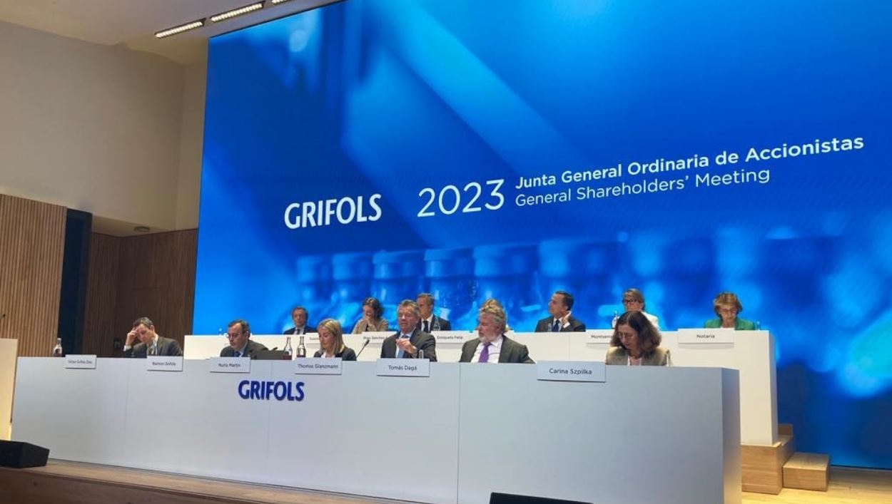 El consejo de administración de Grifols durante la última junta de accionistas de 2023. EP