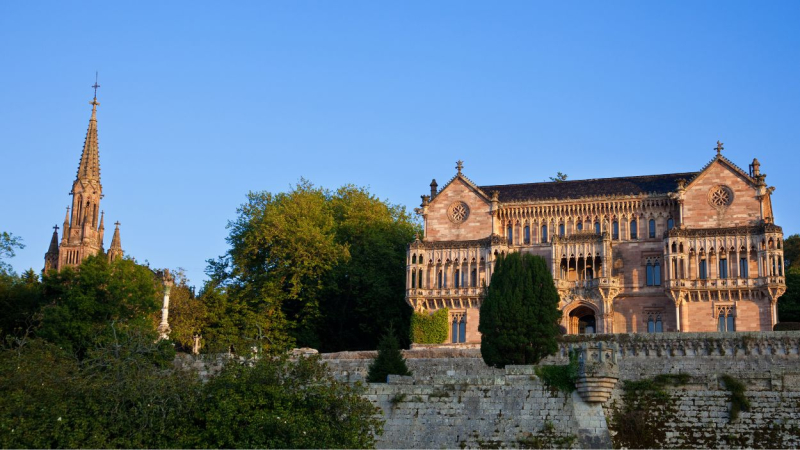 Palacio de Sobrellano o Palacio del Marqués de Comillas, obra modernista edificada en Comillas, Cantabria.