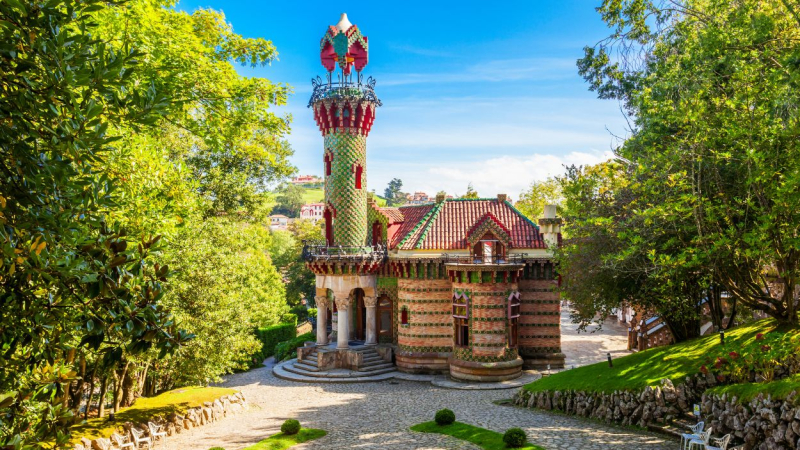 El Capricho, obra del maestro del Modernismo catalán Antonio Guadí, ubicado en Comillas.