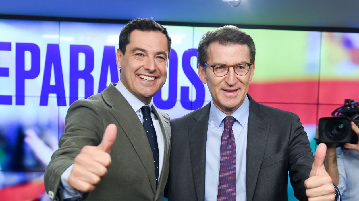 El presidente del PP andaluz y presidente electo de la Junta de Andalucía, Juanma Moreno (i) y el presidente del Partido Popular, Alberto Núñez Feijóo (d). EP