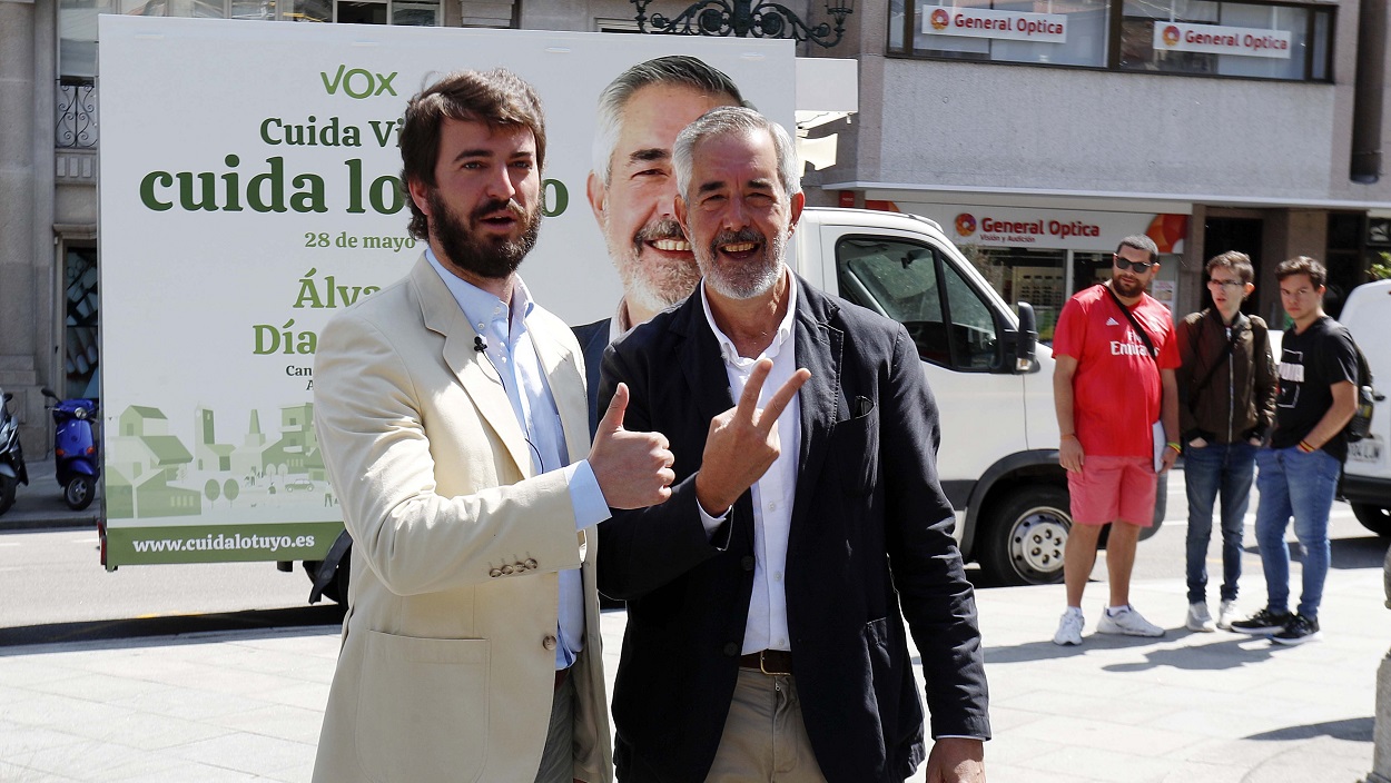 Juan García-Gallardo junto al candidato de Vox a la Xunta de Galicia, Álvaro Díaz-Mella. EP