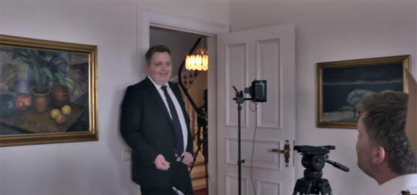 Momento en el que el primer Ministro de Islandia abandona la entrevista tras ser preguntado por su sociedad offshore