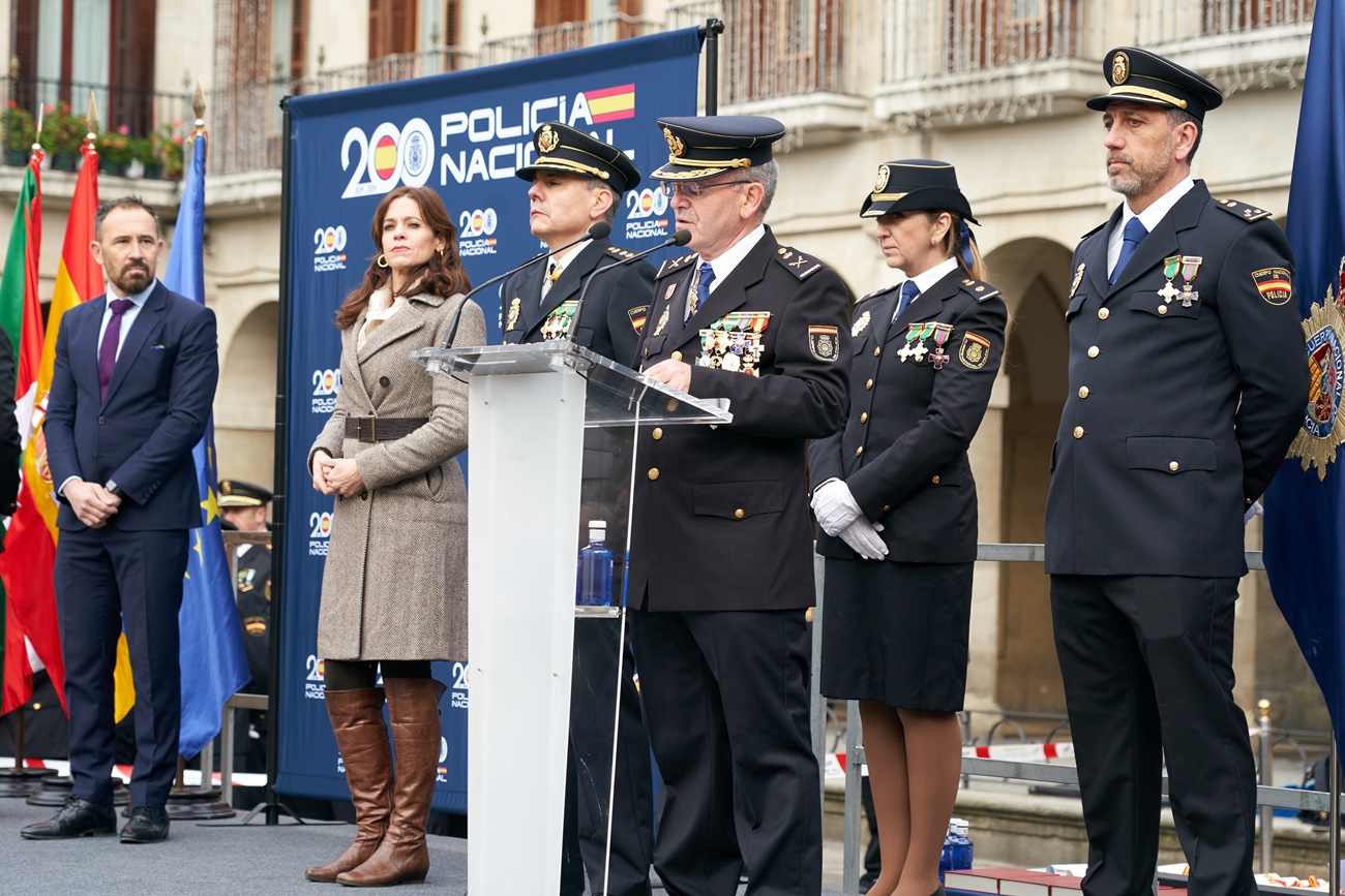 Celebración del bicentenario de la Policía Nacional en Vitoria Gasteiz