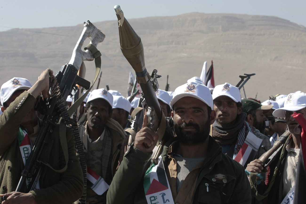 Miembros de los rebeldes hutíes durante un acto en la capital de Yemen, Saná