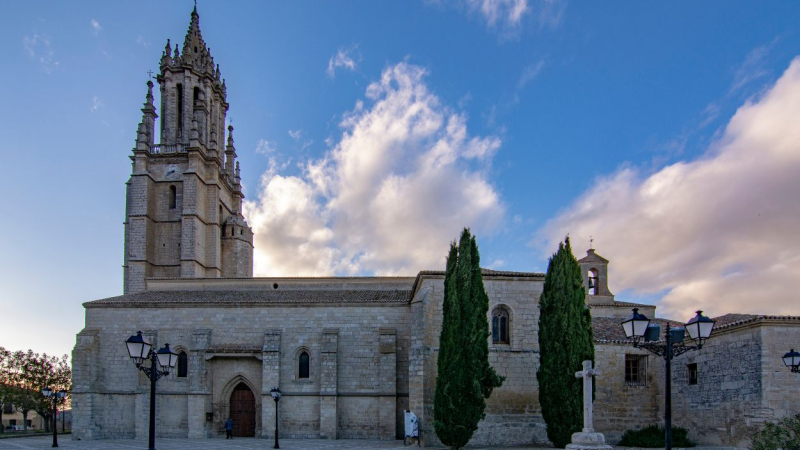 Colegiata de San Miguel, conocida como la Giralda de Campos, ubicada en Ampudia.