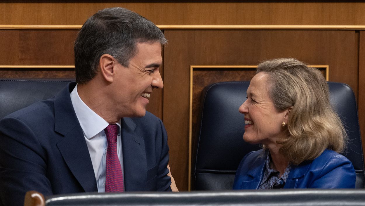 El presidente del Gobierno, Pedro Sánchez, junto a la ya presidenta del BEI, Nadia Calviño. EP