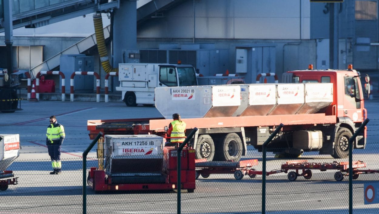 Trabajadores de handling de Iberia en el aeropuerto Madrid Barajas. EP (1)