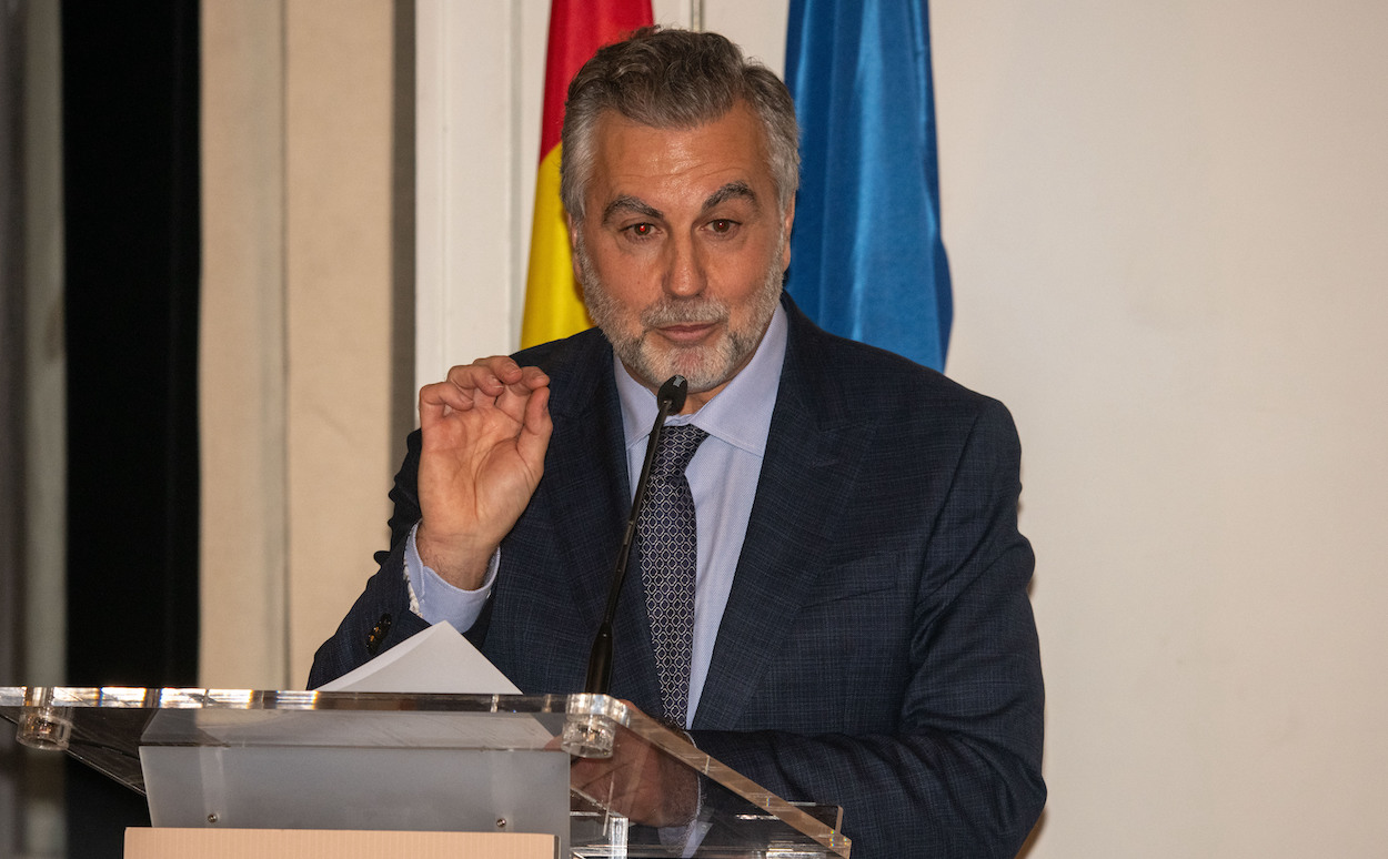 El periodista Carlos Alsina durante la entrega del premio de Periodismo “Francisco Cerecedo” en el Hotel Westin Palace, a 27 de noviembre de 2023, en Madrid (España). EP