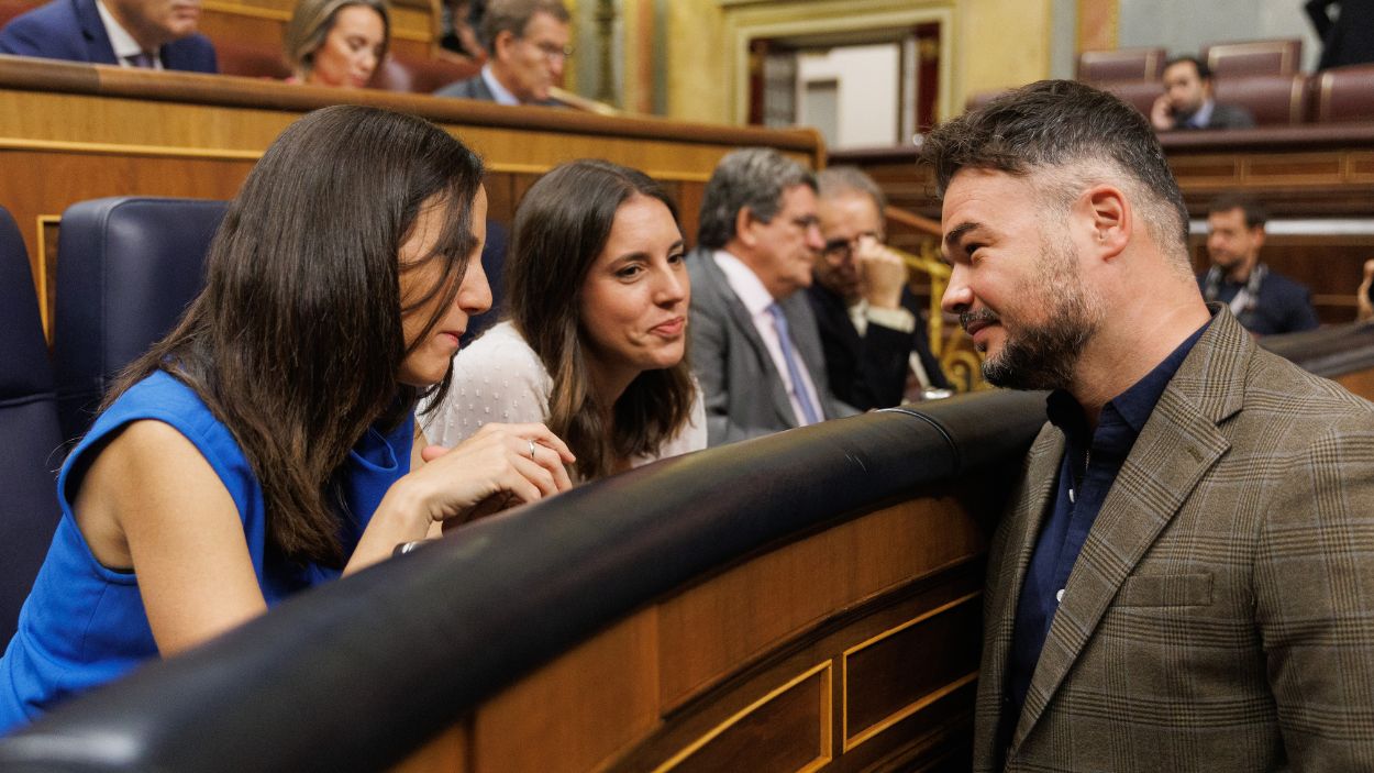Gabriel Rufián junto a Ione Belarra e Irene Montero en el Congreso de los Diputados. EP.