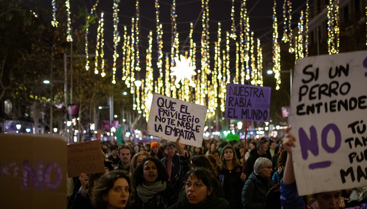 El feminismo responde a los hombres “ofendidos” por sentirse discriminados. EP