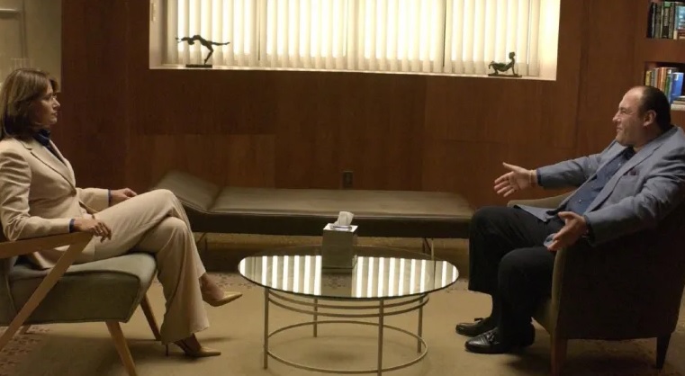La doctora Melfi y Tony Soprano en 'Los Soprano0. HBO.