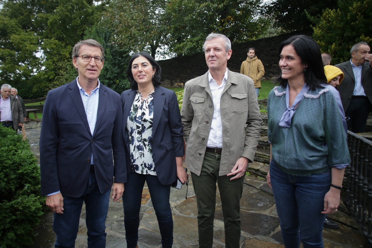 Alberto Núñez Feijó, Alfonso Rueda y Paula Prado, junto a Elena Candia en la presentación como candidata a la alcaldía de Lugo. (Foto: EP)