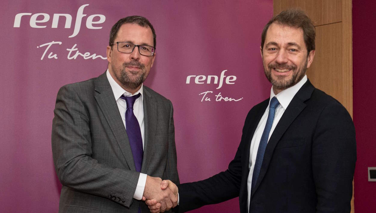 El presidente de Renfe, Raül Blanco, y el director de Operaciones del BEI para España y Portugal, Gilles Badot