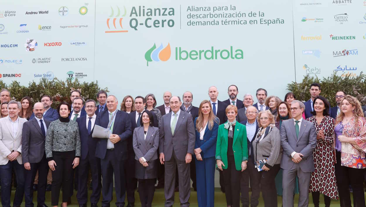 Foto de familia de la Alianza Q Cero, en la que participa Iberdrola