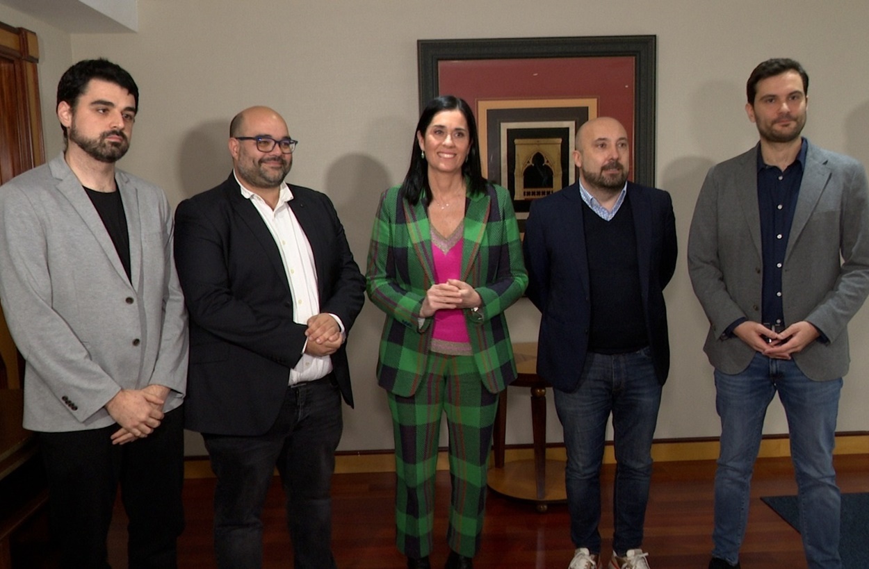 Imagen previa a la reunión celebrada entre los representantes de las formaciones gallegas para negociar los debates electorales (Foto: Europa Press).
