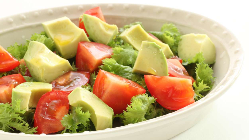 Recetas de aguacate con tomate