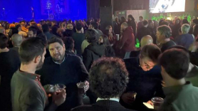 López Miras tuvo que salir escoltado de la sala de fiestas donde se celebraba un concierto de punk rock