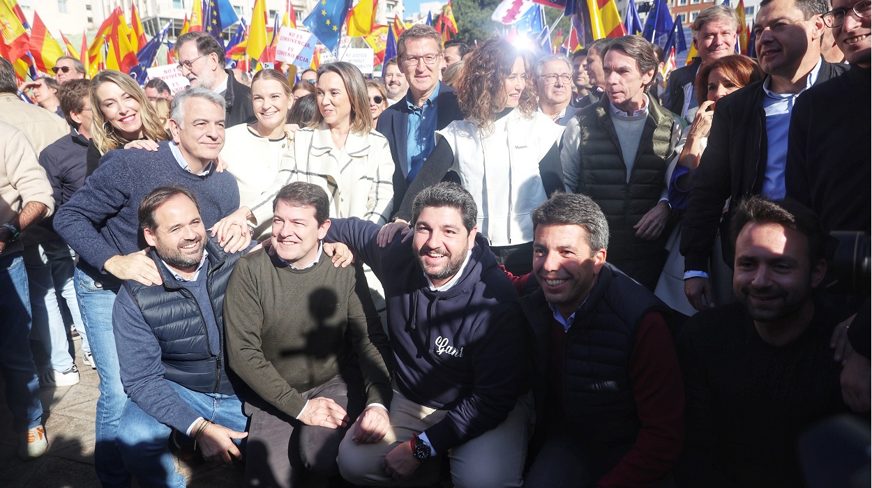 El PP congrega a miles de personas en la Plaza de España contra la amnistía. EP