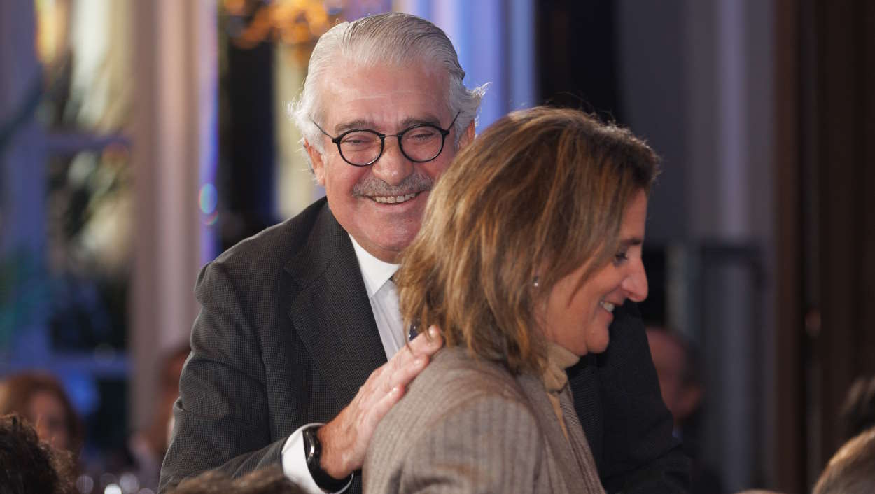 El presidente de Endesa, José Bogas, con la vicepresidenta para la Transición Ecológica, Teresa Ribera. EP