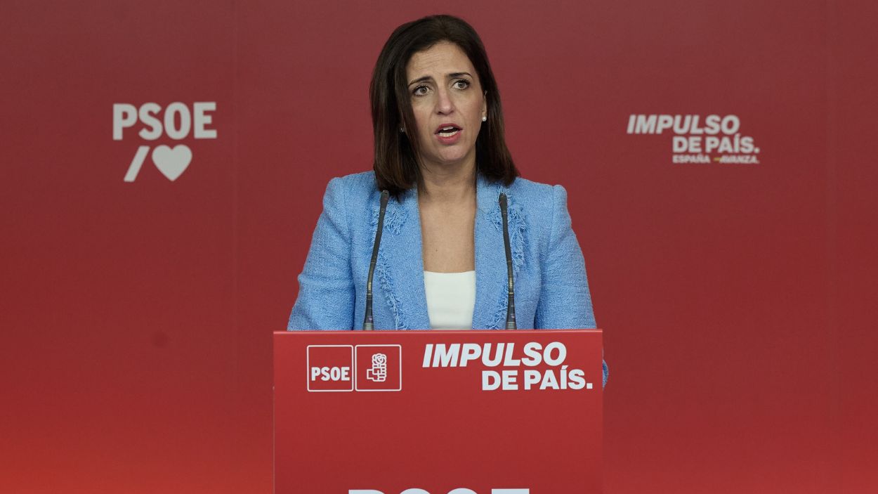 La portavoz del PSOE, Esther Peña, en rueda de prensa desde Ferraz. EP. 