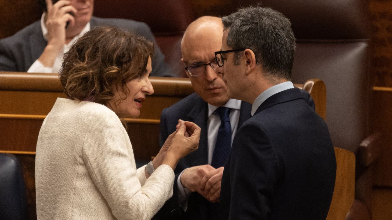 El ministro de Presidencia, Justicia y Relaciones con las Cortes, Félix Bolaños, y la vicepresidenta primera, María Jesús Montero, durante el debate de la ley de amnistía. EP.