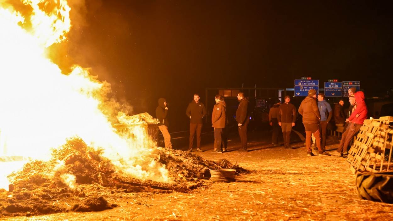 Agricultores bloquean las carreteras de Francia. EP