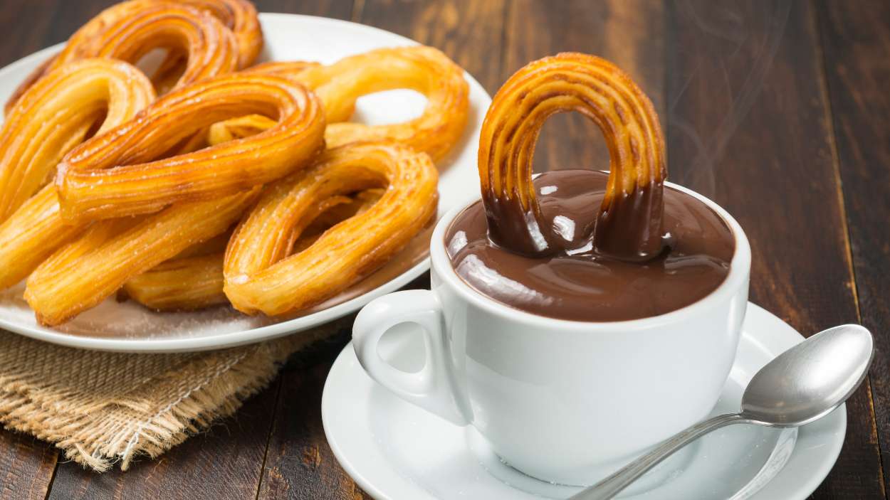 Aprende a hacer churros caseros crujientes y deliciosos con esta receta tradicional