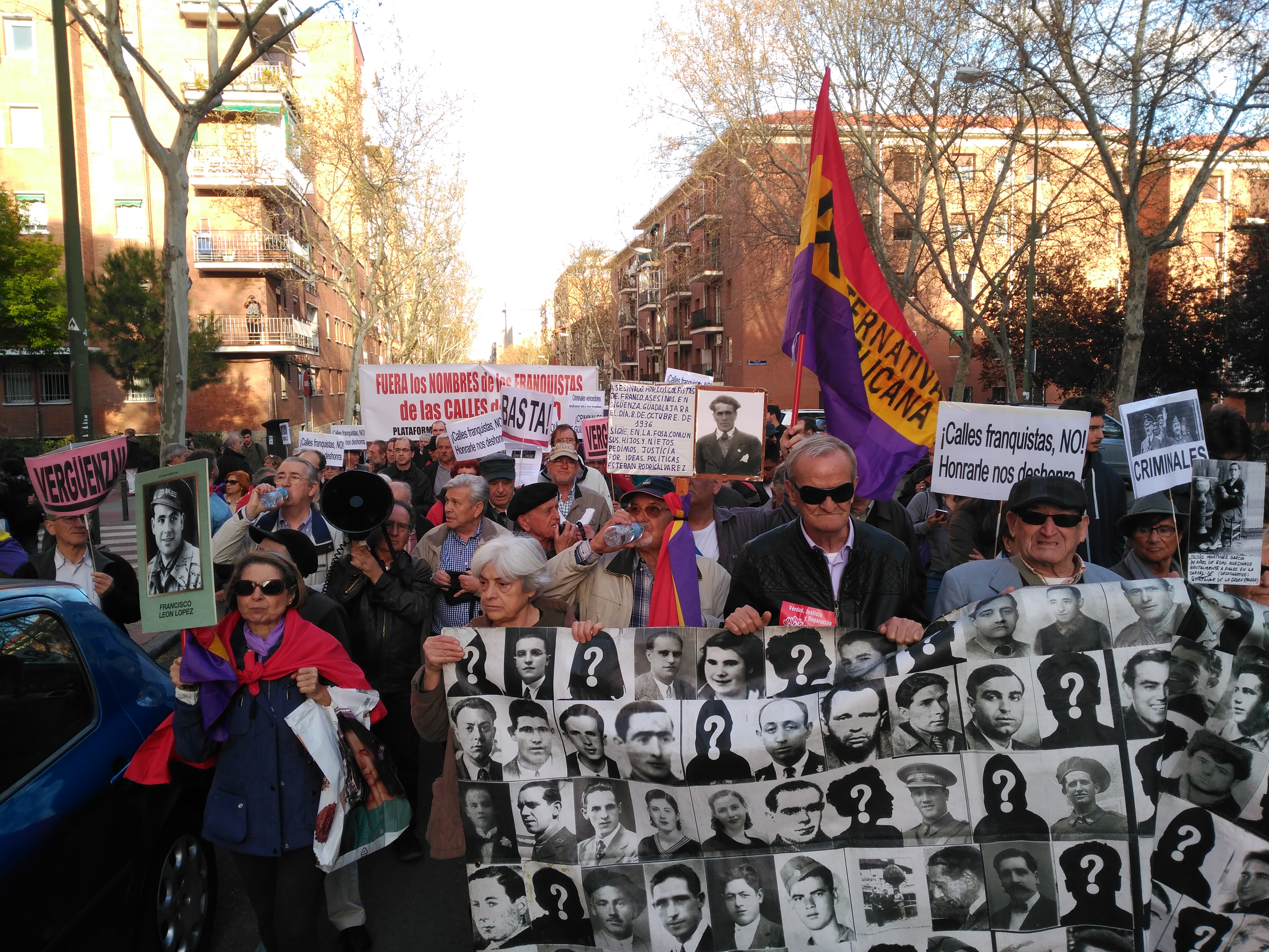 Imagen de archivo de asociaciones contra la impunidad del franquismo y por la Memoria Histórica manifestándose en Madrid