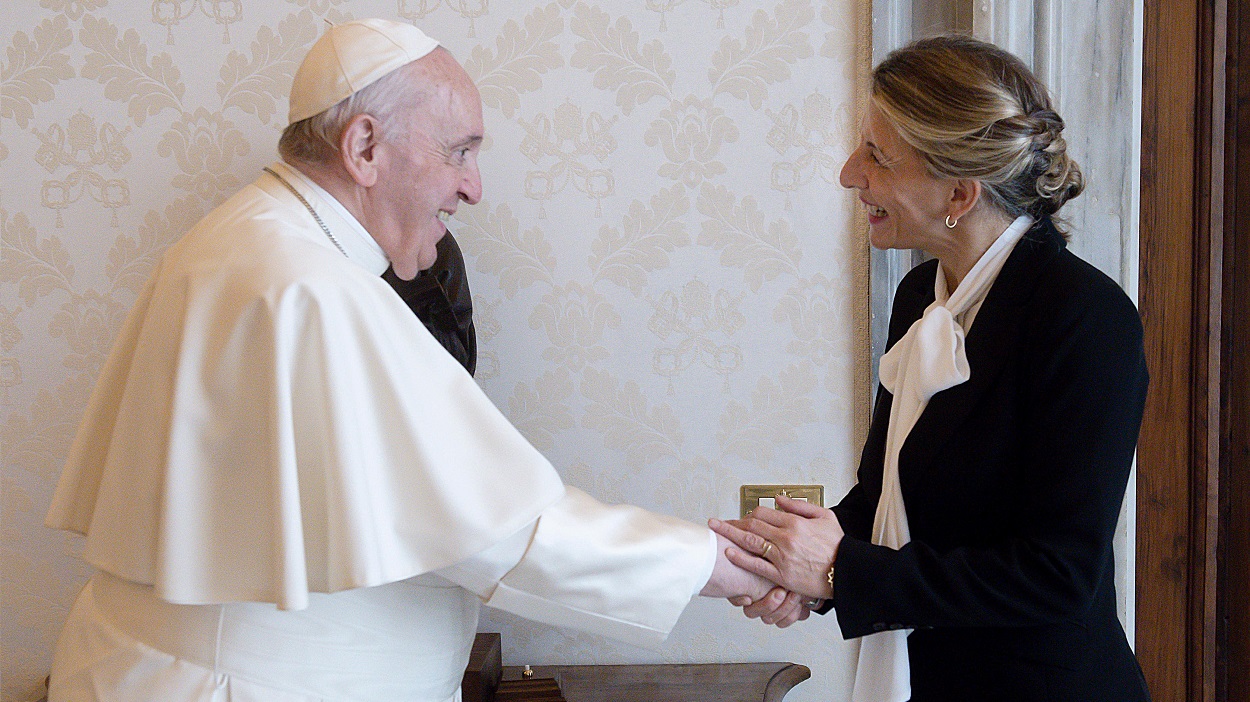 Imagen de la primera reunión entre el Papa Francisco y Yolanda Díaz, en 2021. EP