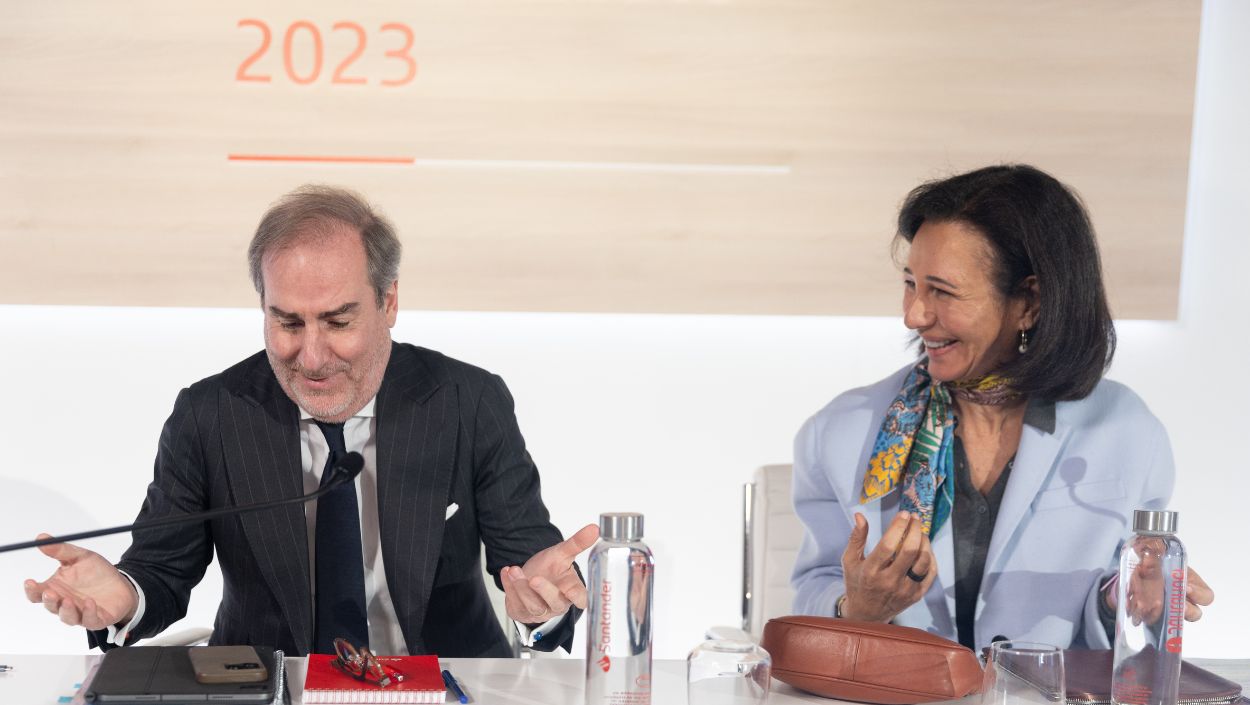 El consejero delegado de Banco Santander, Héctor Grisi, junto a la presidenta de Banco Santander, Ana Botín. EP