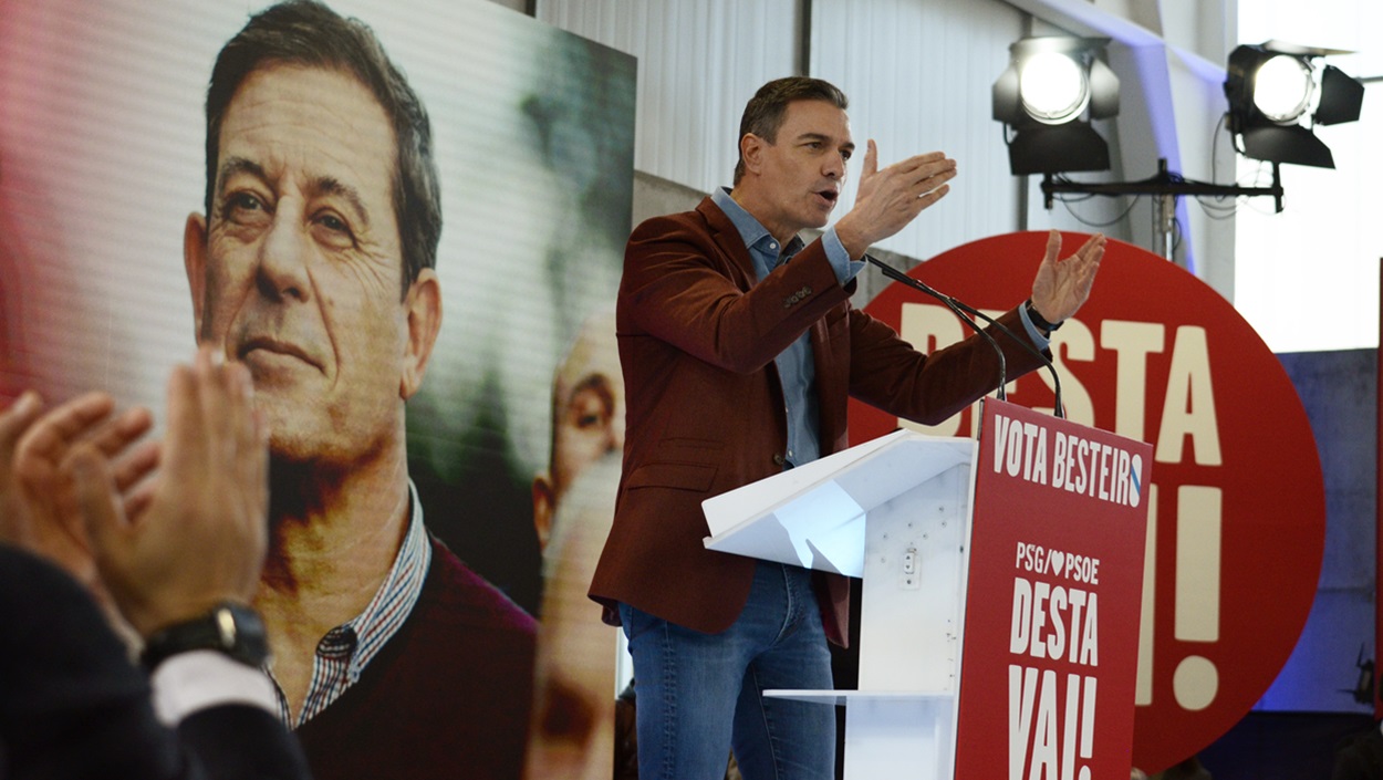 El secretario general del PSOE y presidente del Gobierno, Pedro Sánchez, durante un acto de campaña del PSdeG, en Expourense. EP.