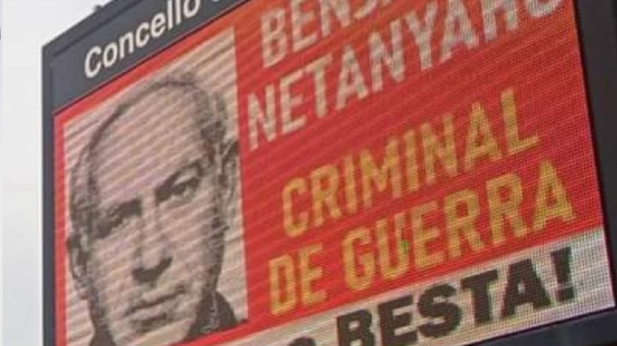 Cartel en el municipio de Oleiros contra Benjamin Netanyahu. Twitter