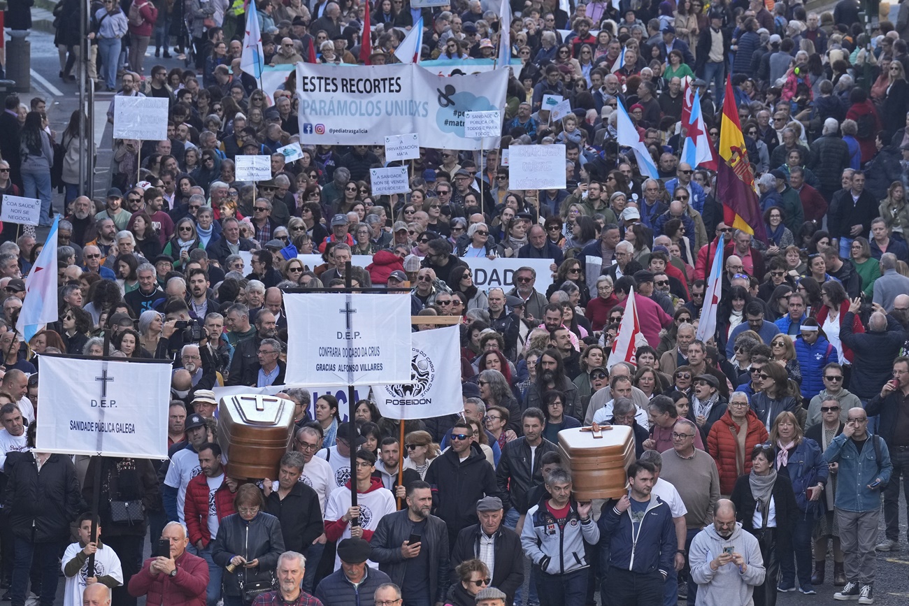 Manifestación en Santiago de Compostela en defensa de la Sanidad Pública. (Foto: EP)