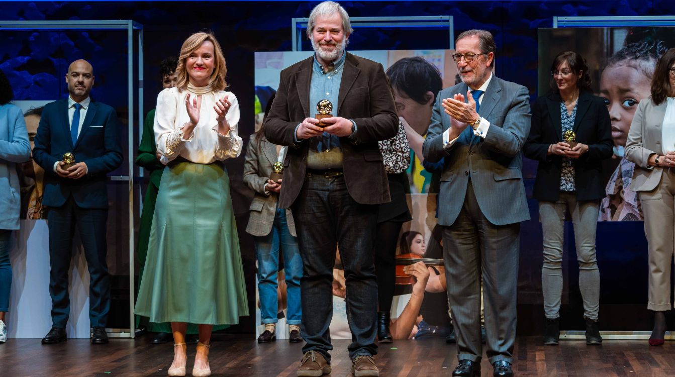 Solidança es una de las entidades premiadas por la Fundación la Caixa en su convocatoria social. En la foto, Marc Pintor en el momento de recoger el premio