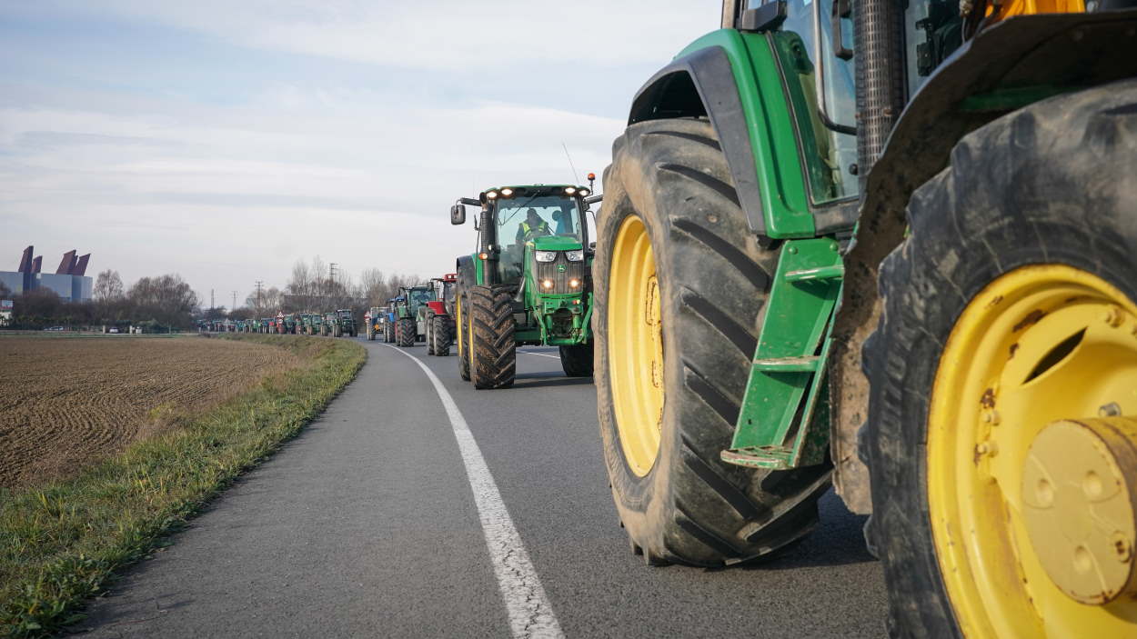 Agricultores planean entrar en tractor a Barcelona y cortar la M 40 y otras arterias de Madrid. EP.