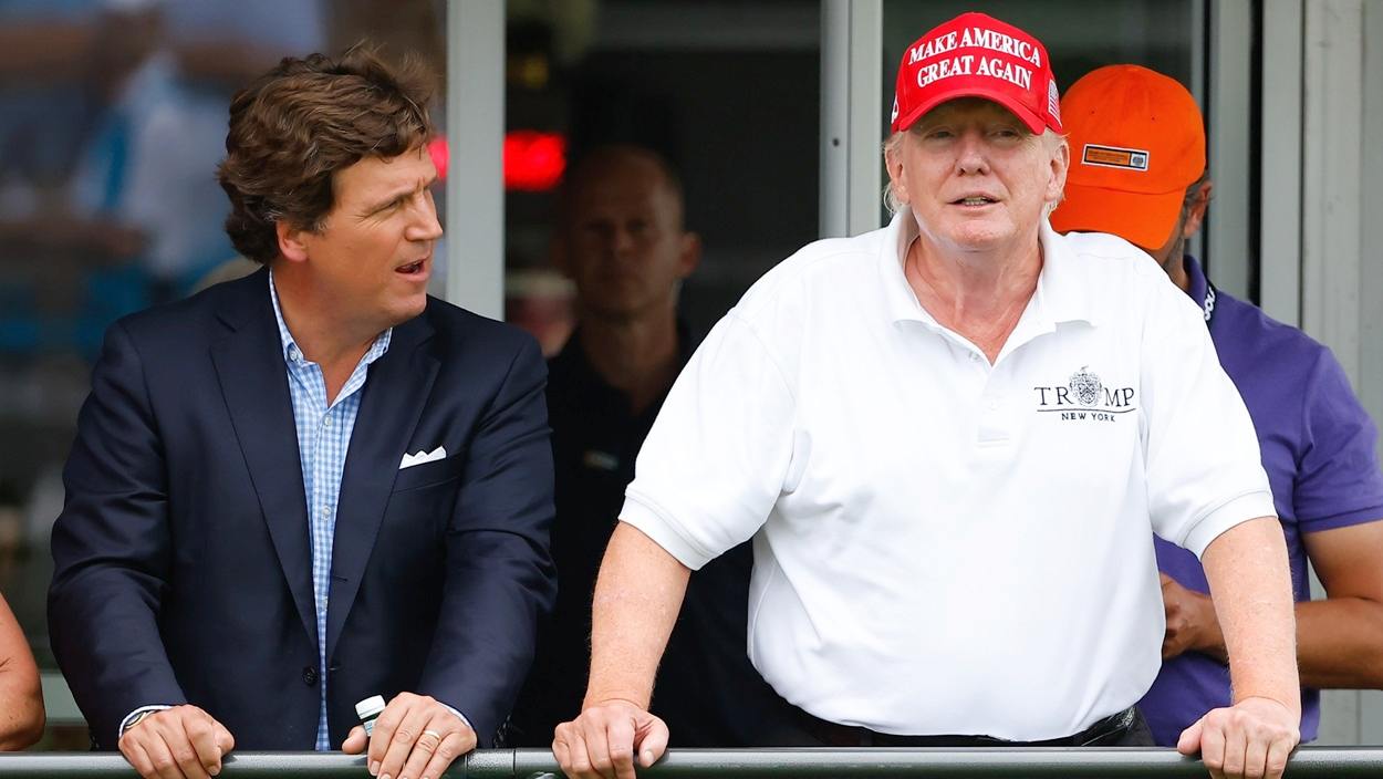 El periodista de Fox News Tucker Carlson junto a Donald Trump. EP