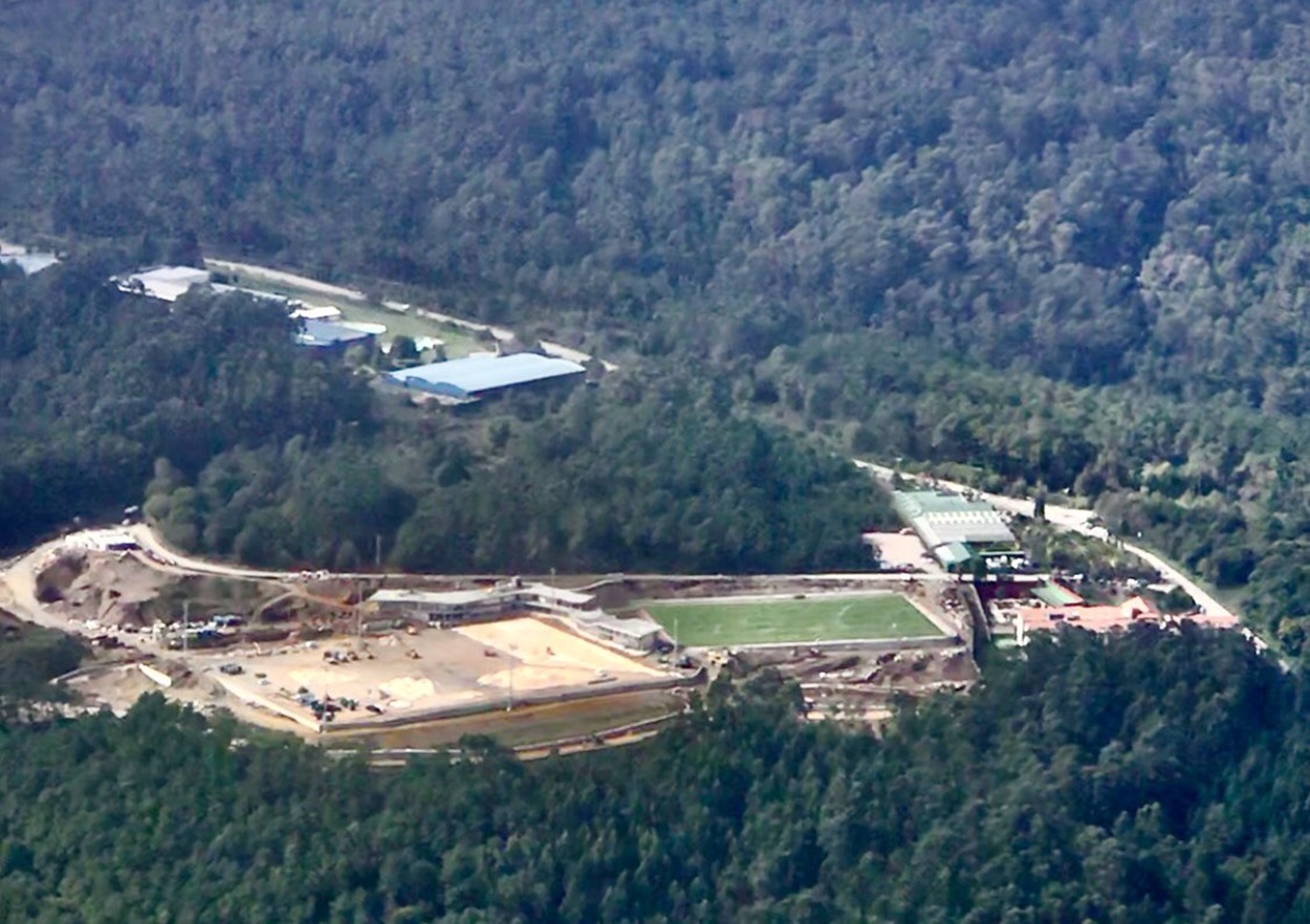 Imagen de la construcción del proyecto del R.C. Celta de Vigo en el monte comunal de Tameiga (Foto: Ecoloxistas en Acción).