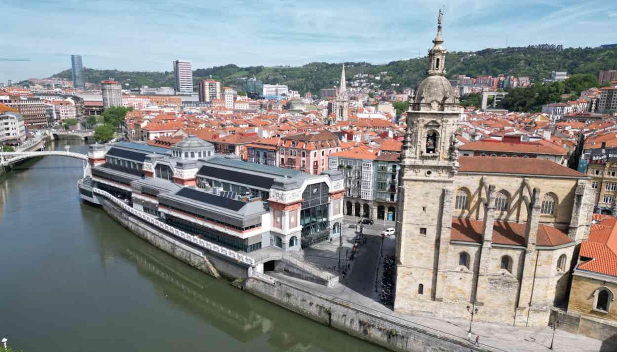 El Mercado de La Ribera de Bilbao ahorra en un año un 30% de la energía con el autoconsumo de Iberdrola