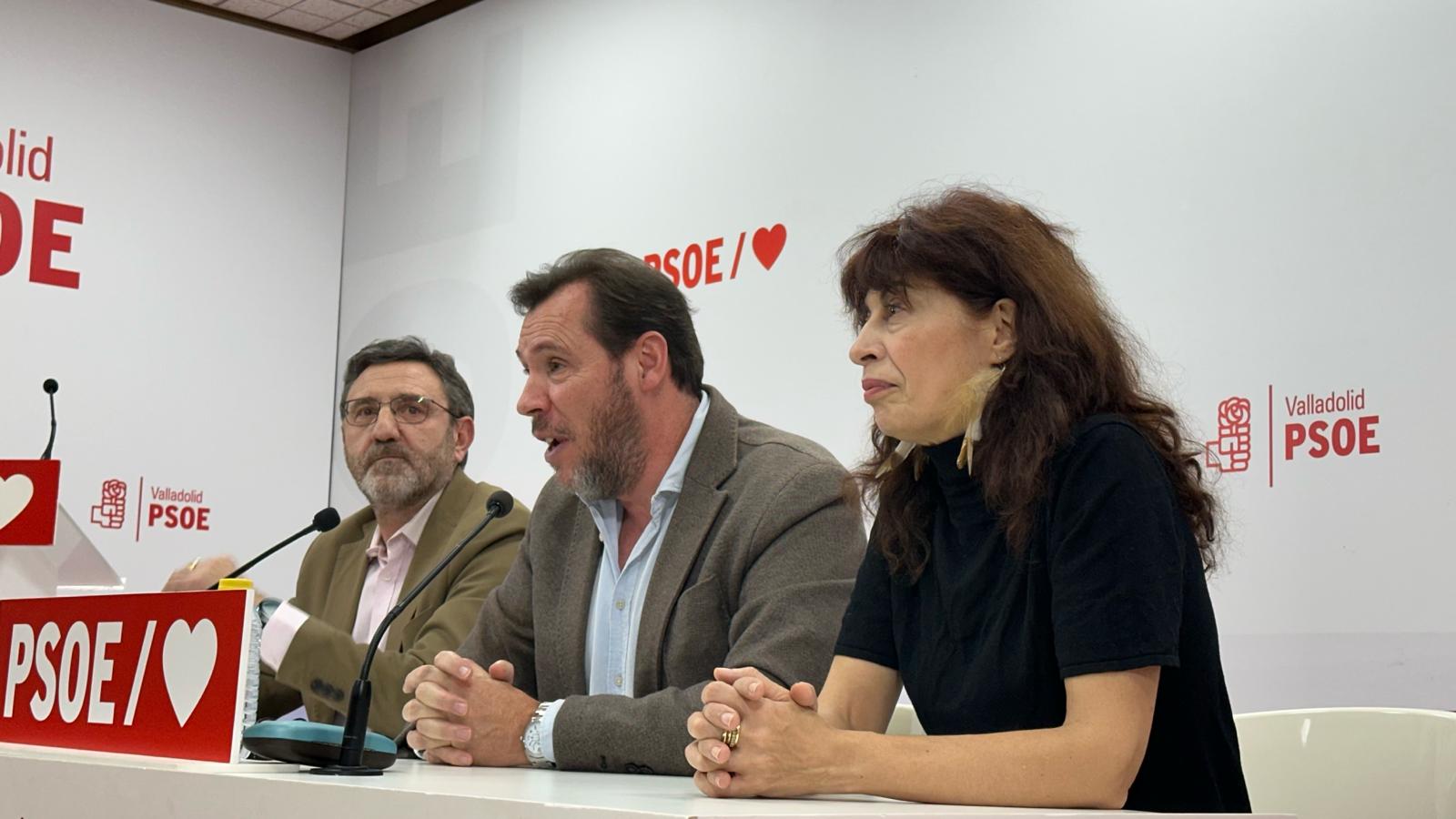 Francisco Ferreira (izquierda) durante un reciente acto con Oscar Puente y Ana Redondo en la sede del PSOE en Valladolid