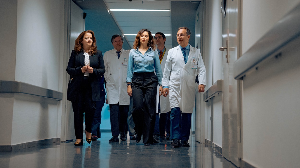 Isabel Díaz Ayuso en el hospital Puerta de Hierro de Majadahonda