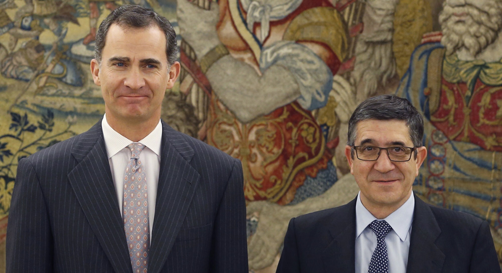 El Rey en el Palacio de la Zarzuela con el presidente del Congreso, Patxi López. 