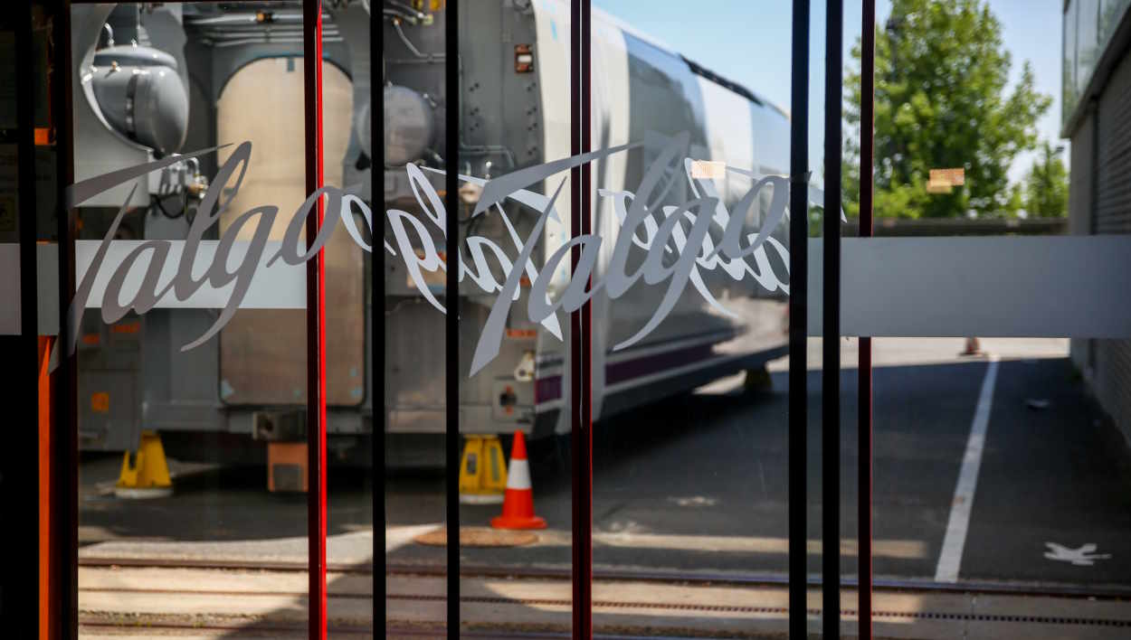 Puerta de entrada de la fábrica de Talgo en Las Rozas (Madrid). EP